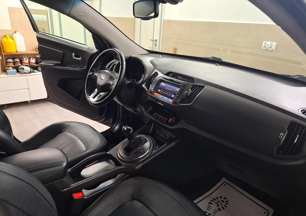 Kia Sportage cena 48900 przebieg: 178000, rok produkcji 2012 z Małomice małe 742